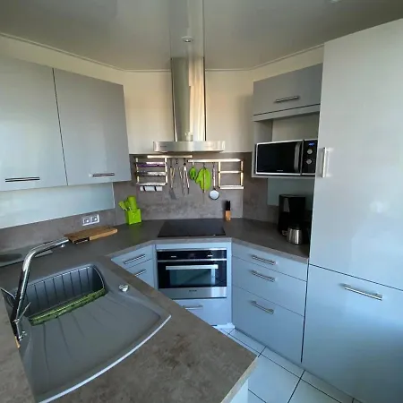 Apartment T3 Avec Terrasse, Barbecue Et Parking - 300m Des Commerces, Devant - Fr-1-81-498