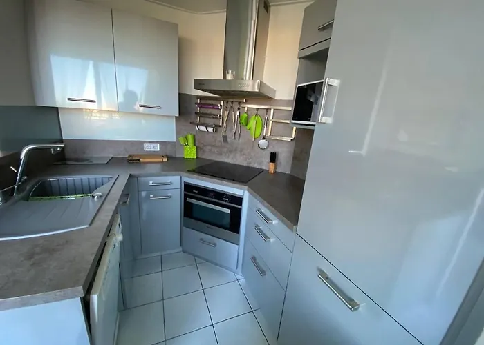 T3 Avec Terrasse, Barbecue Et Parking - 300m Des Commerces, Devant - Fr-1-81-498
